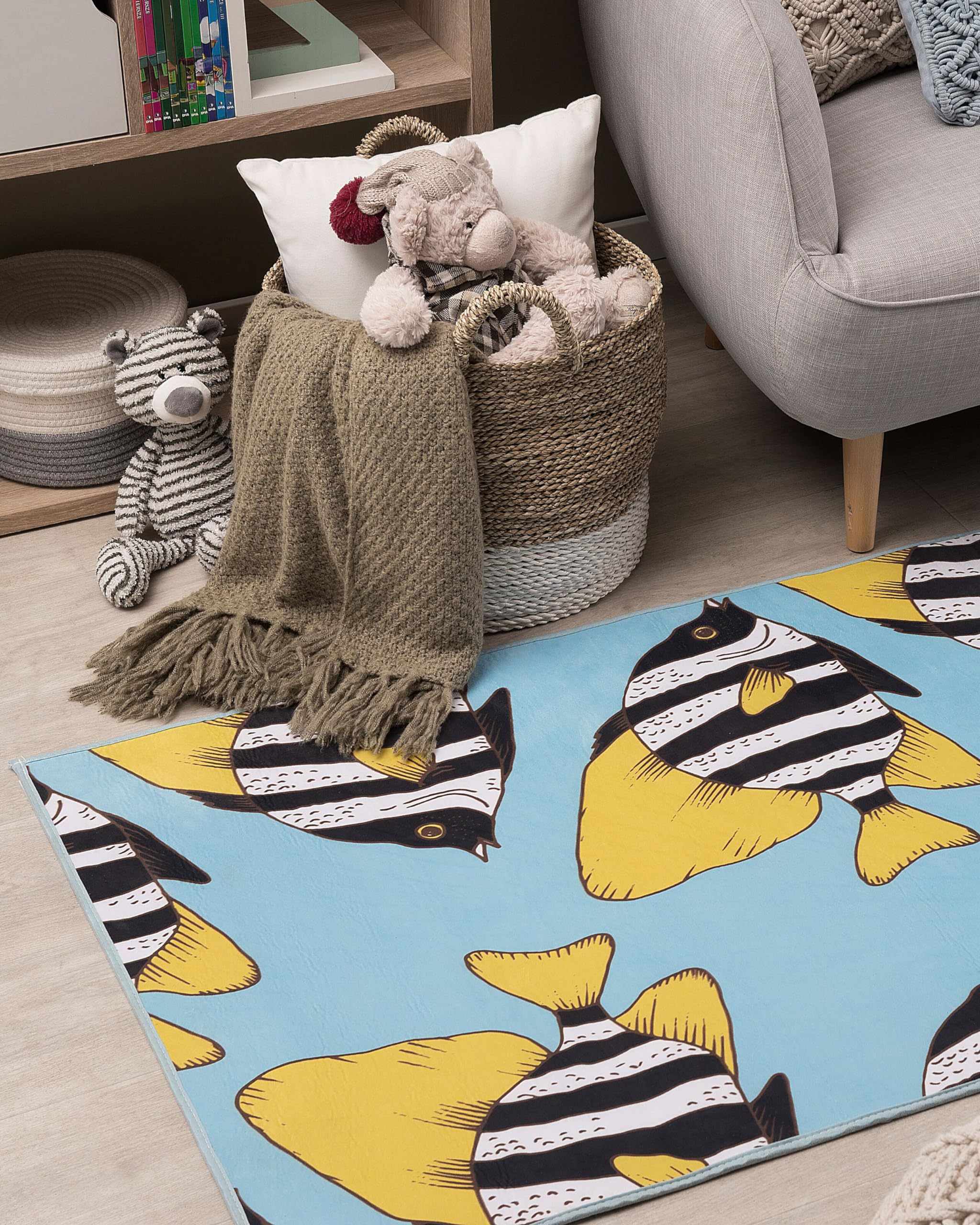 beliani-fizme-teppich-blau-fischmuster-80x140-kinder image 2