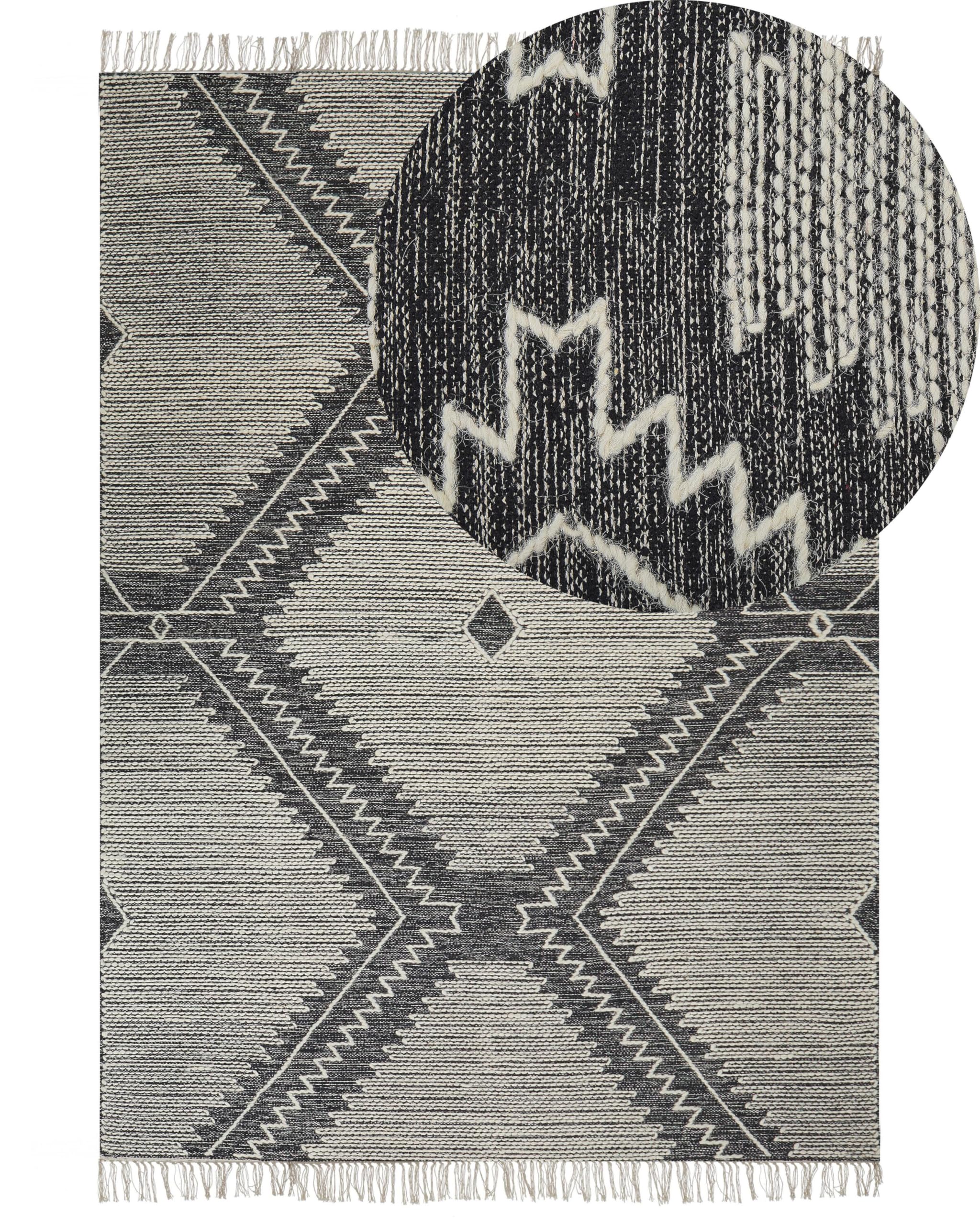 beliani-arbaa-teppich-140x200-schwarz-wei-boho-kurzflor image 1
