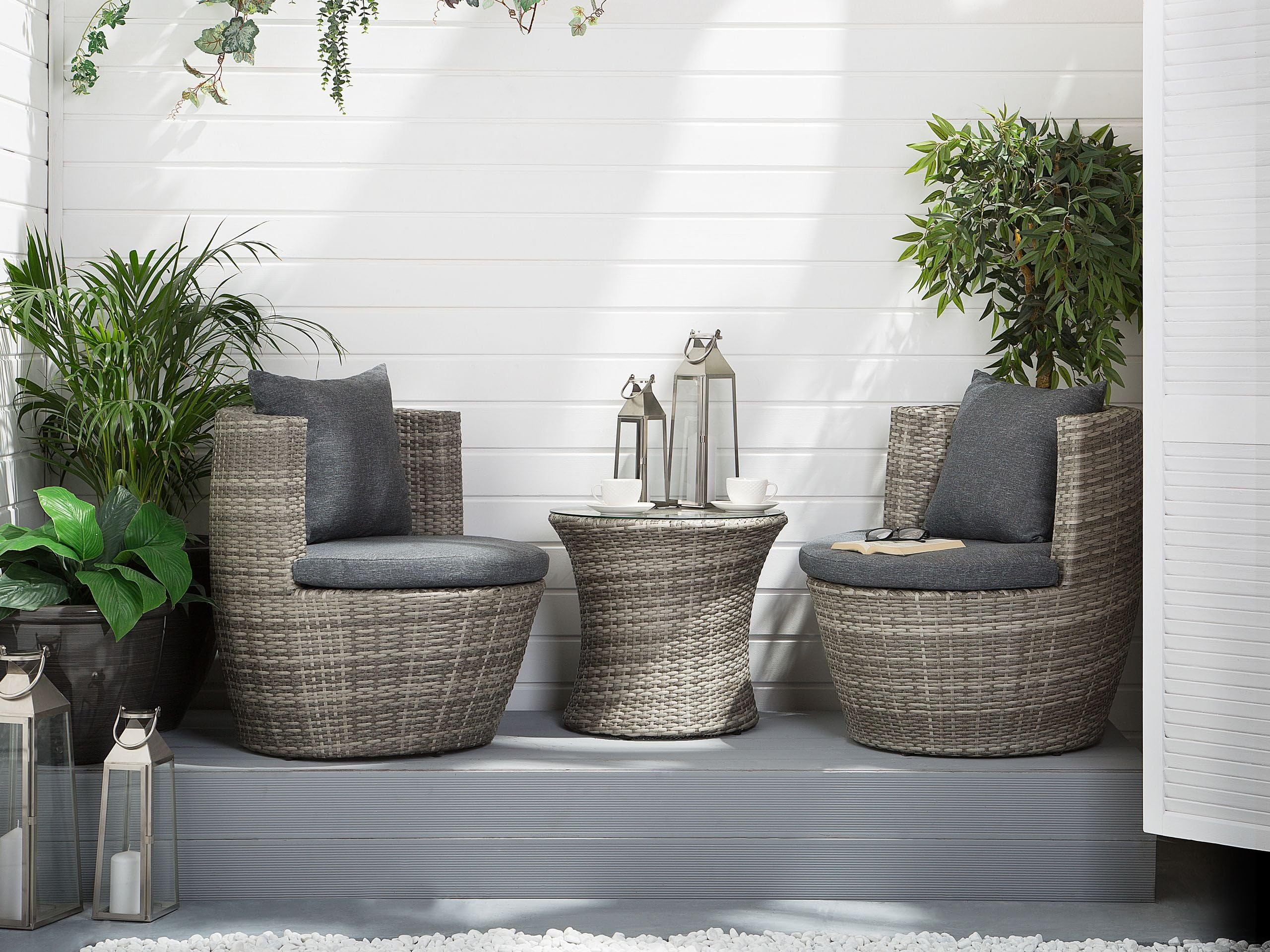 beliani-capri-bistro-set-grau-polyrattan-glastisch image 2