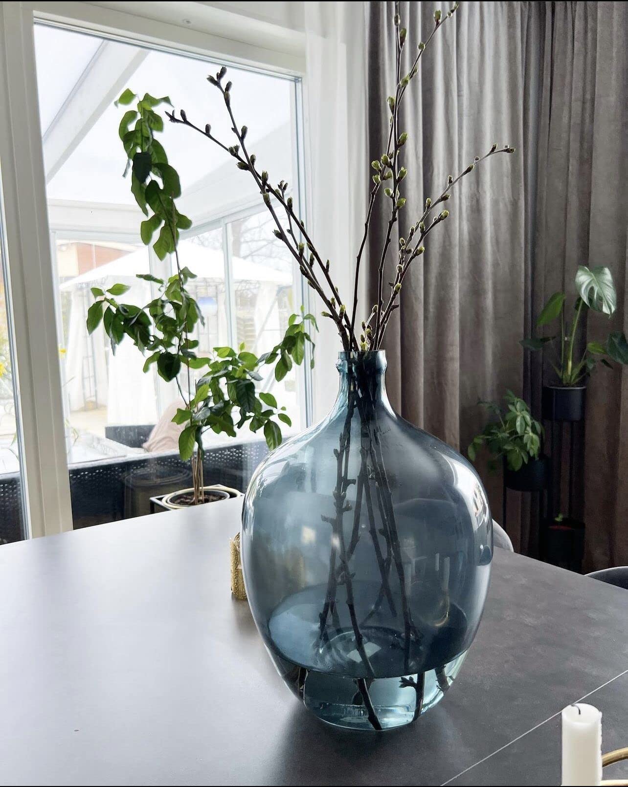 beliani-roti-blumenvase-glas-blau-39-cm-handgefertigt image 7