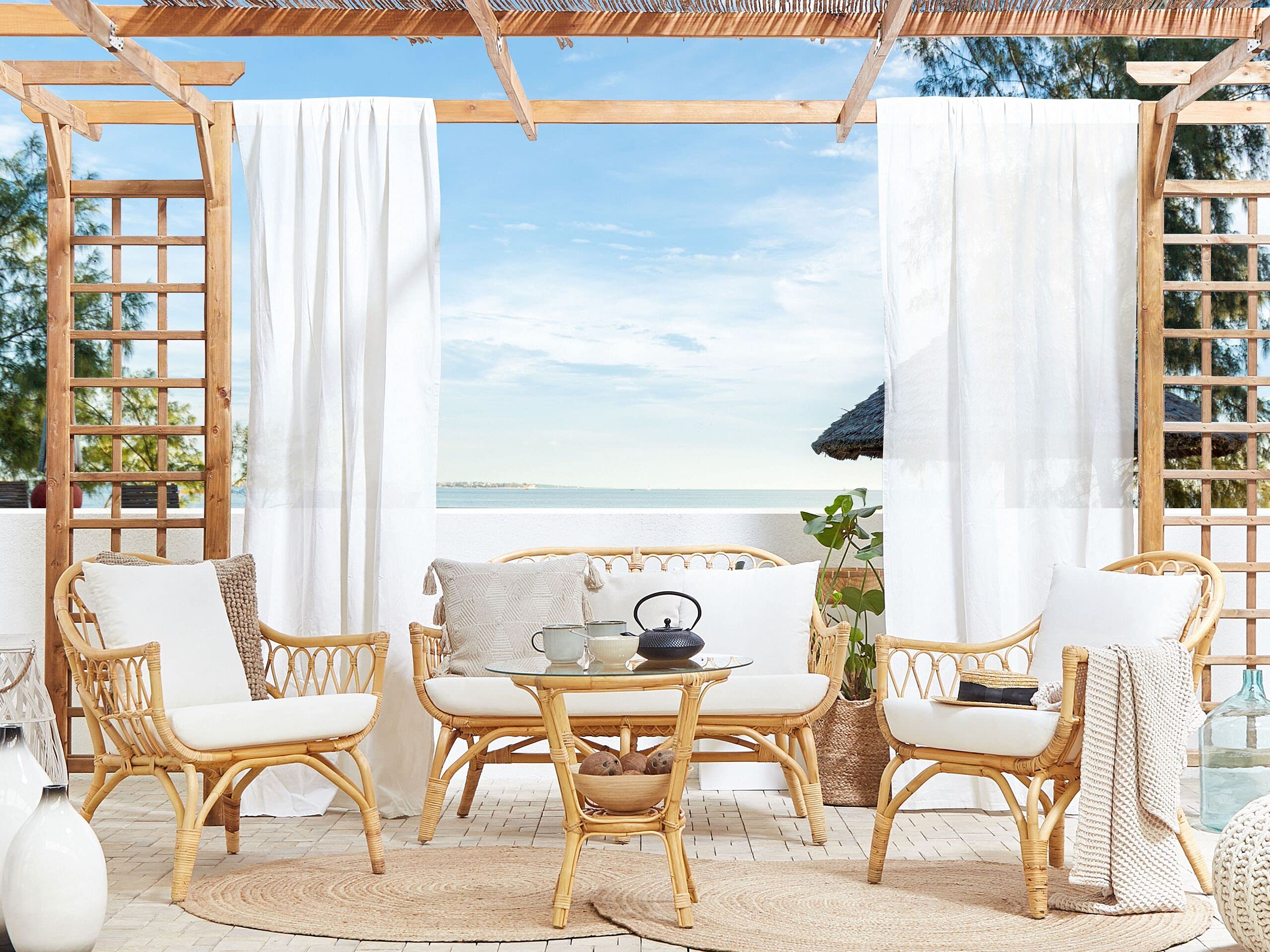 beliani-sibari-lounge-set-rattan-natur-4-sitzer-auflagen-wei image 2
