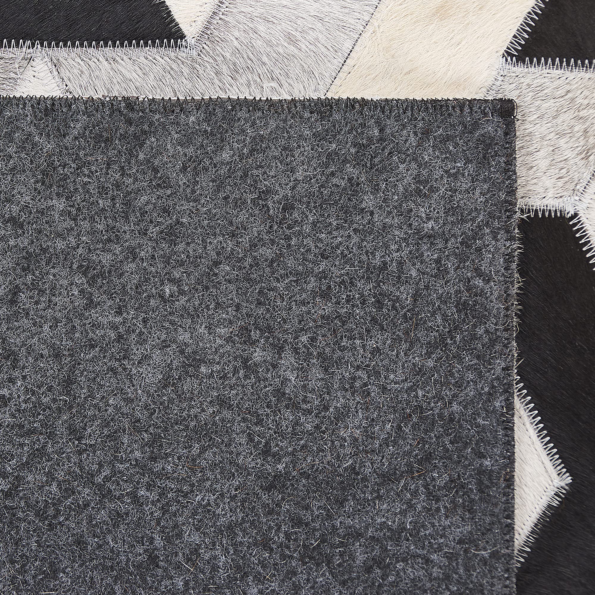beliani-narman-kuhfell-teppich-160x230-cm-schwarz-grau-3d image 7